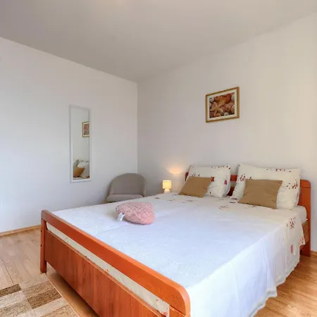 Apartamento Marija-2 By Interhome